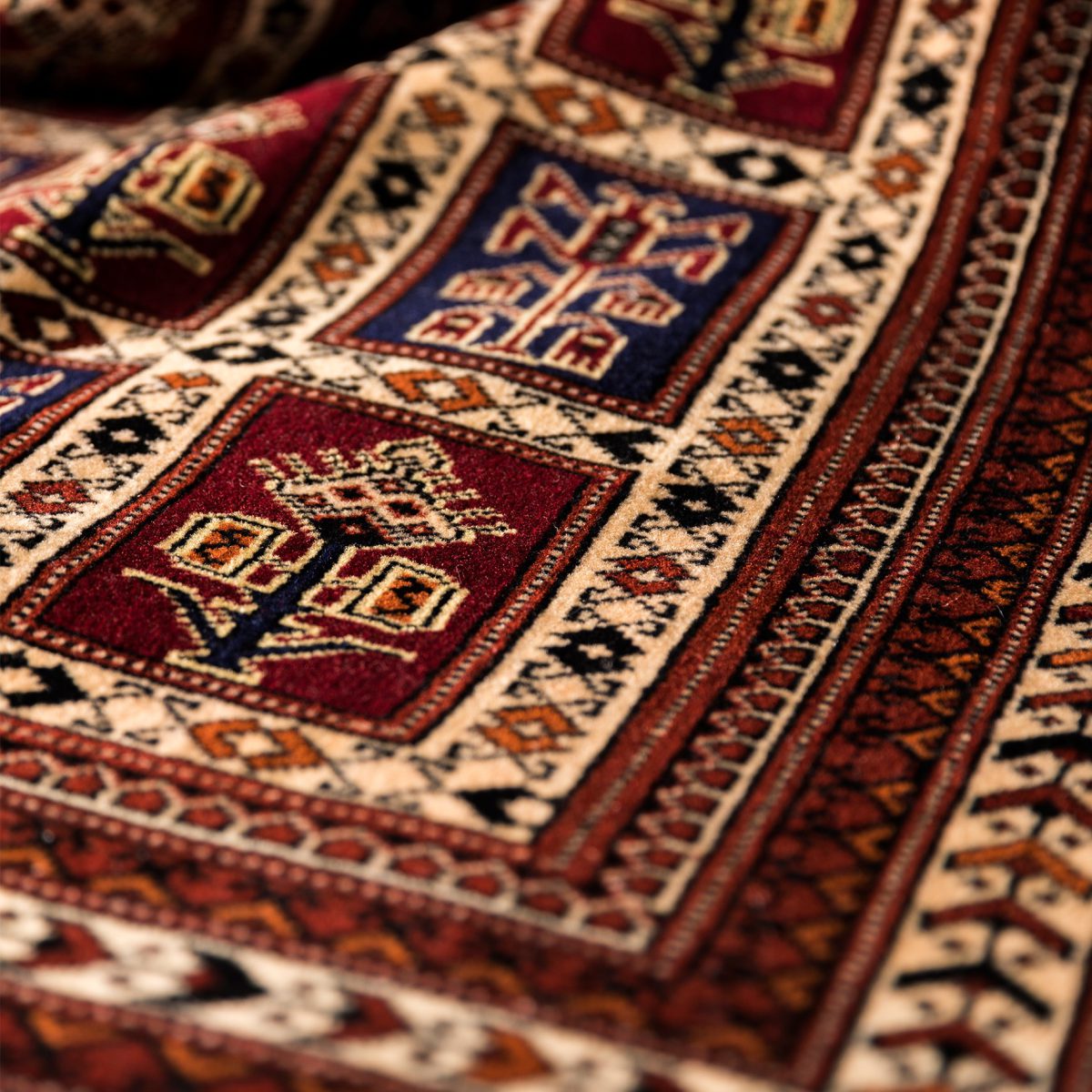فرش دستبافت ترکمن یک و نیم متری کد A163