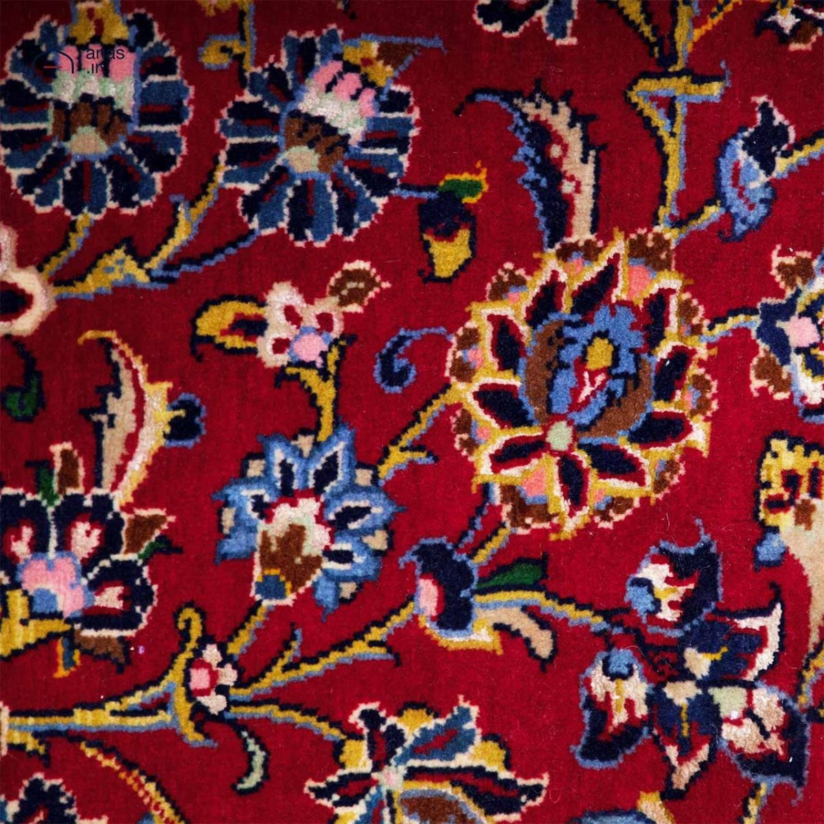 فرش دستباف کارکرده نه متری طرح لچک‌ ترنج زمینه لاکی کد G02101