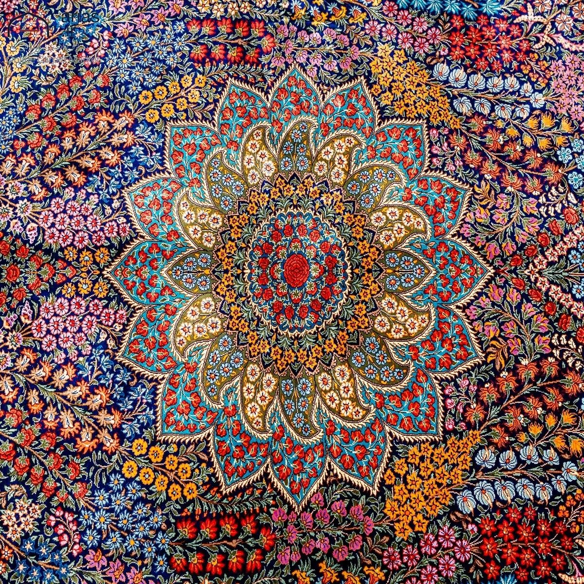 فرش دستباف سه متری تمام ابریشم مارک حاج حسینی کد D02159G