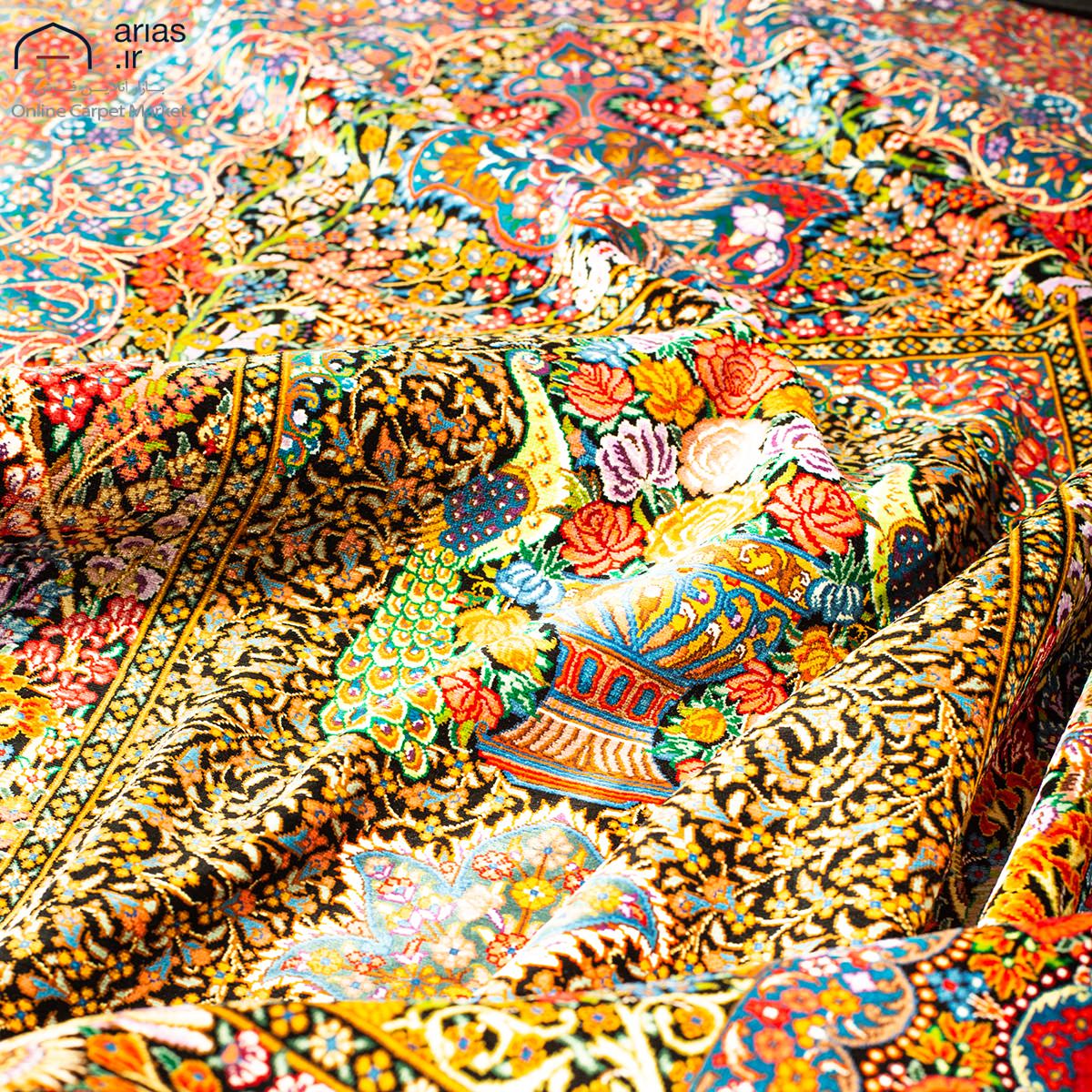 فرش دستباف ذرع و نیم تمام ابریشم نقشه طاووس مارک عربلو