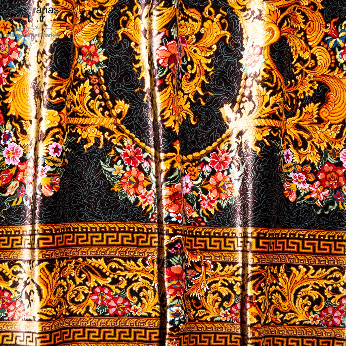 فرش دستباف ذرع و نیم تمام ابریشم طرح لچک ترنج زمینه طلایی مارک عربلو