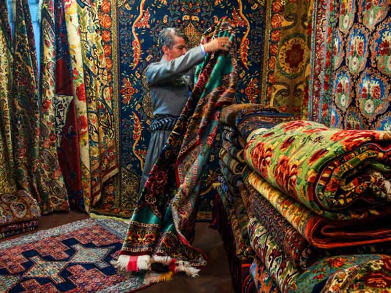 فرش دستباف ایرانی یک اثر هنری گران‌بها و نفیس است