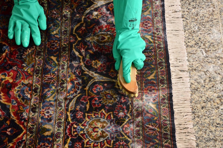 برطرف کردن زردی فرش با شامپو فرش