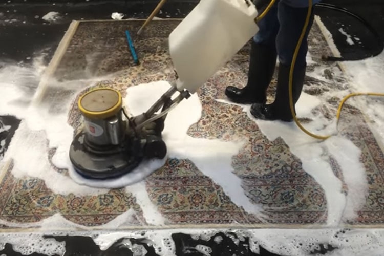 به چه شکلی فرش باکیفیت را از فرش آنتیک واقعی تشخیص دهیم؟